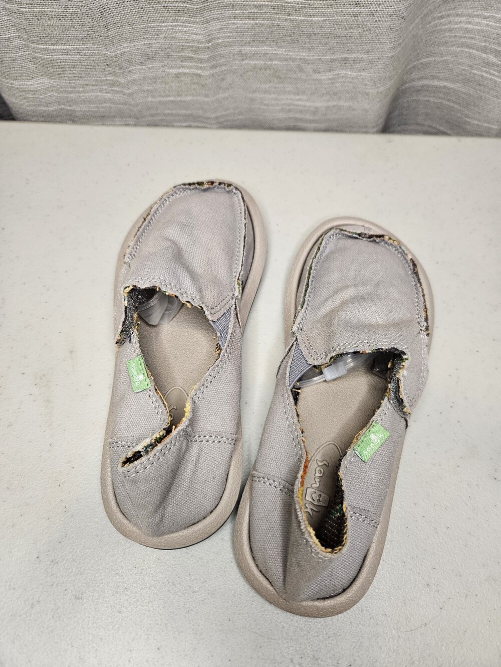 BOYS SANUK CANVAS SLIP ONS SIZE 13 Light GRAY - Picture 5 of 13